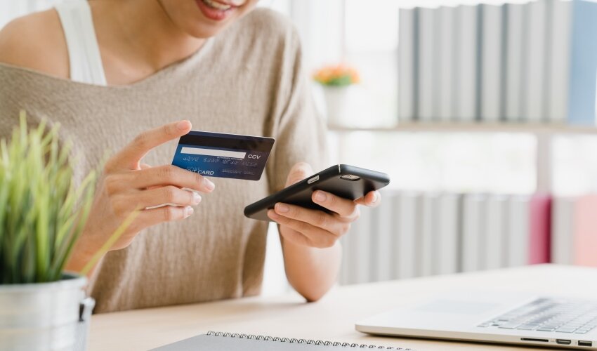 ¿Qué opciones existen para comprar en línea sin tarjeta?